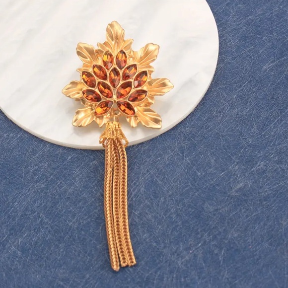Brooch- Maple leaf with luxury gold tone fringe, NIP, 1.6x3.8, brooch& necklace - Picture 3 of 6
